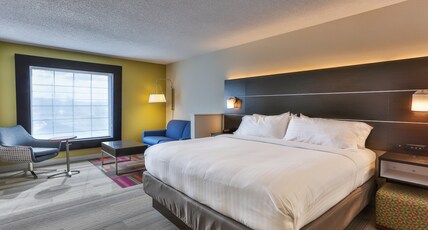 Holiday Inn Express Hotel & Suites Reading Room Type - 1 King Bed Suite Addl Living Area