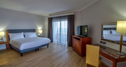Radisson Blu Resort, Malta St. Julian's Room Type - Premium Suite - Sea View, Terrace amp; Outdoor Whirpool