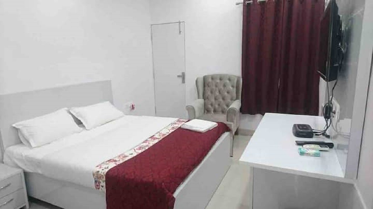Affordable New Delhi Apartments Unit 3 - Tap to explore photos