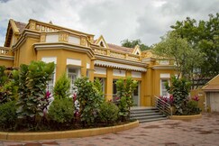 Roambay | Dorms & Cafe