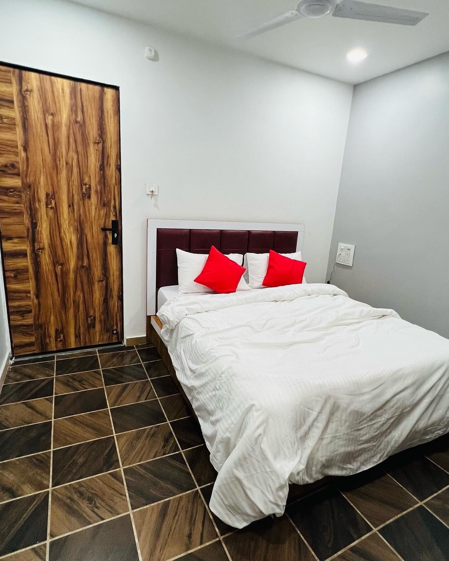 Hotel O Jerry - Tap to explore photos