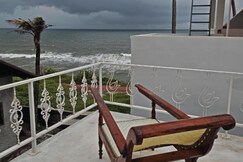 Cliff End Beach Stay