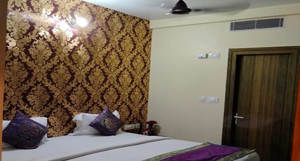Hotel Sarnath International Room Type - Deluxe Room
