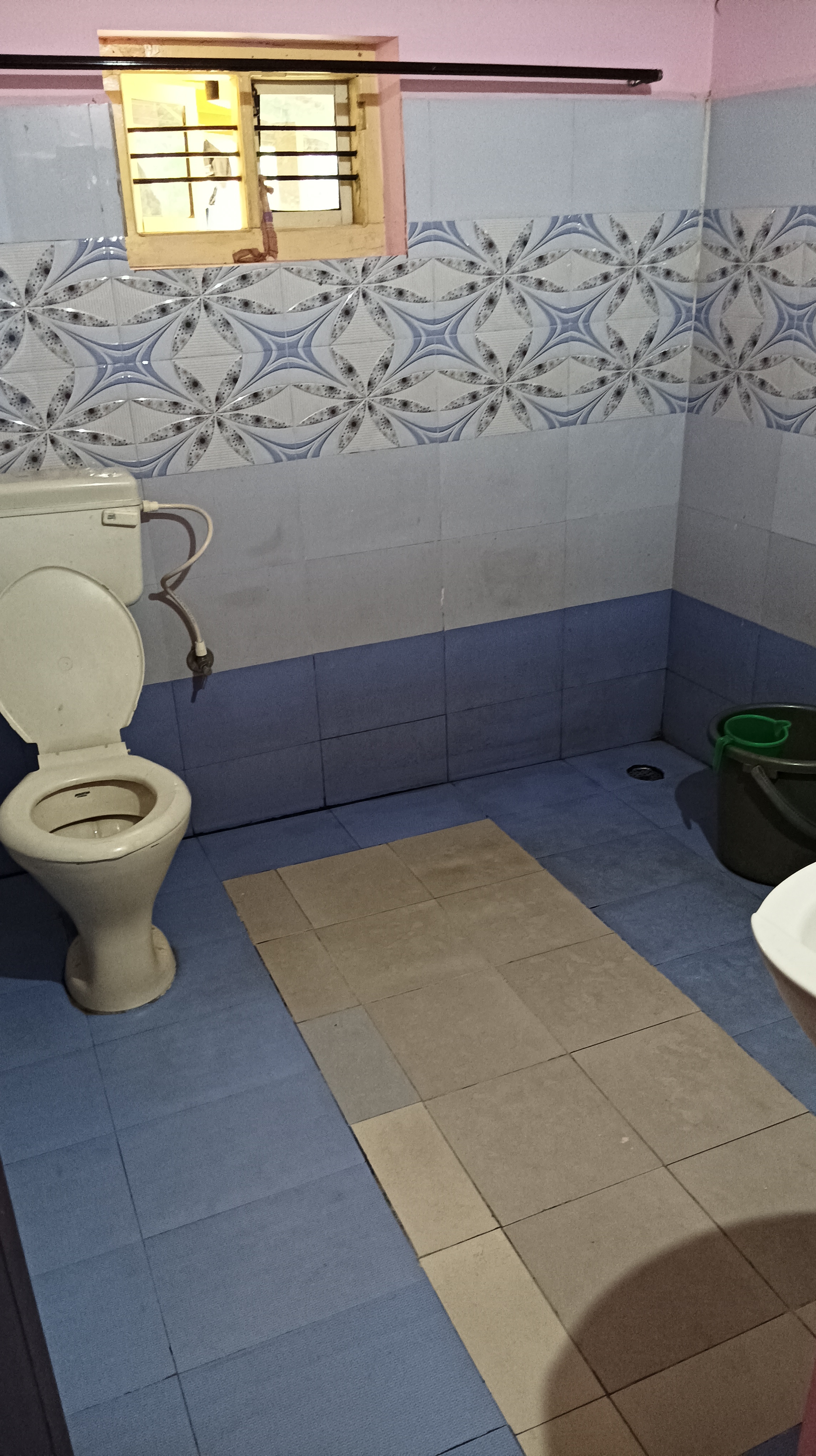 River side cottage - Tap to explore photos