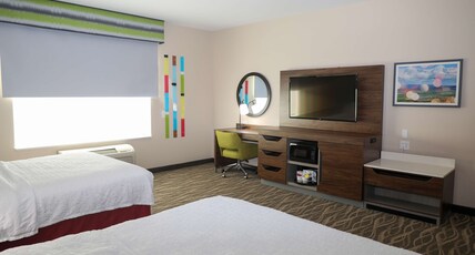 Hampton Inn by Hilton Ellensburg Room Type - 2 QNS ACCESSIBLE W TUB NS