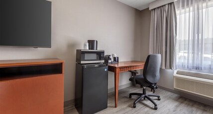Best Western Hotel Brossard Room Type - 2 Queen Beds, Non-Smoking, Second Floor, Refrigerator, Wi-Fi, Full Breakfast