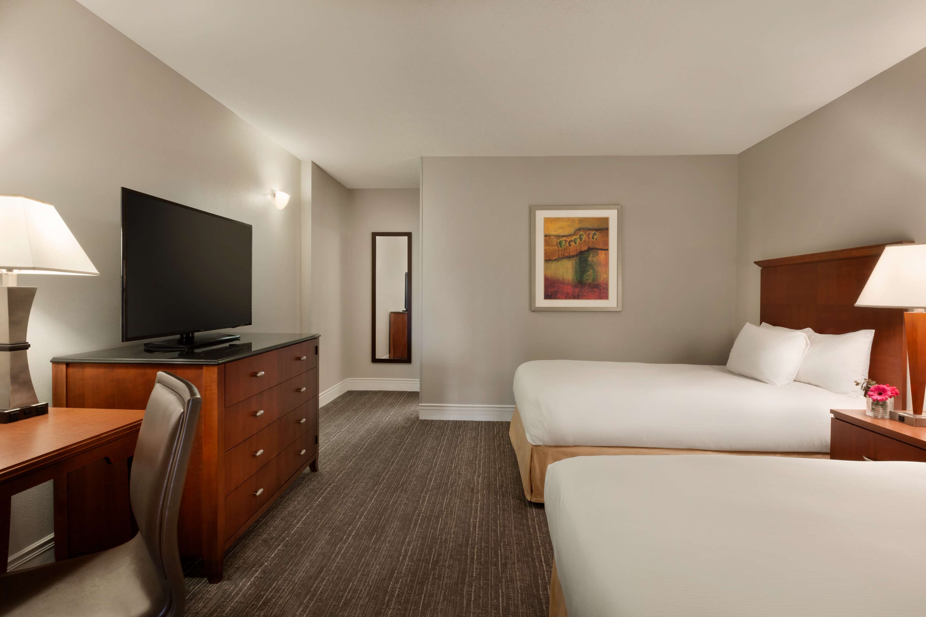 DoubleTree by Hilton Minneapolis - Park Place - Tap to explore photos