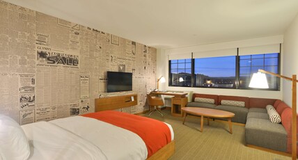 The Lismore Hotel Eau Claire - a DoubleTree by Hilton Hotel Room Type - 1 QUEEN BED