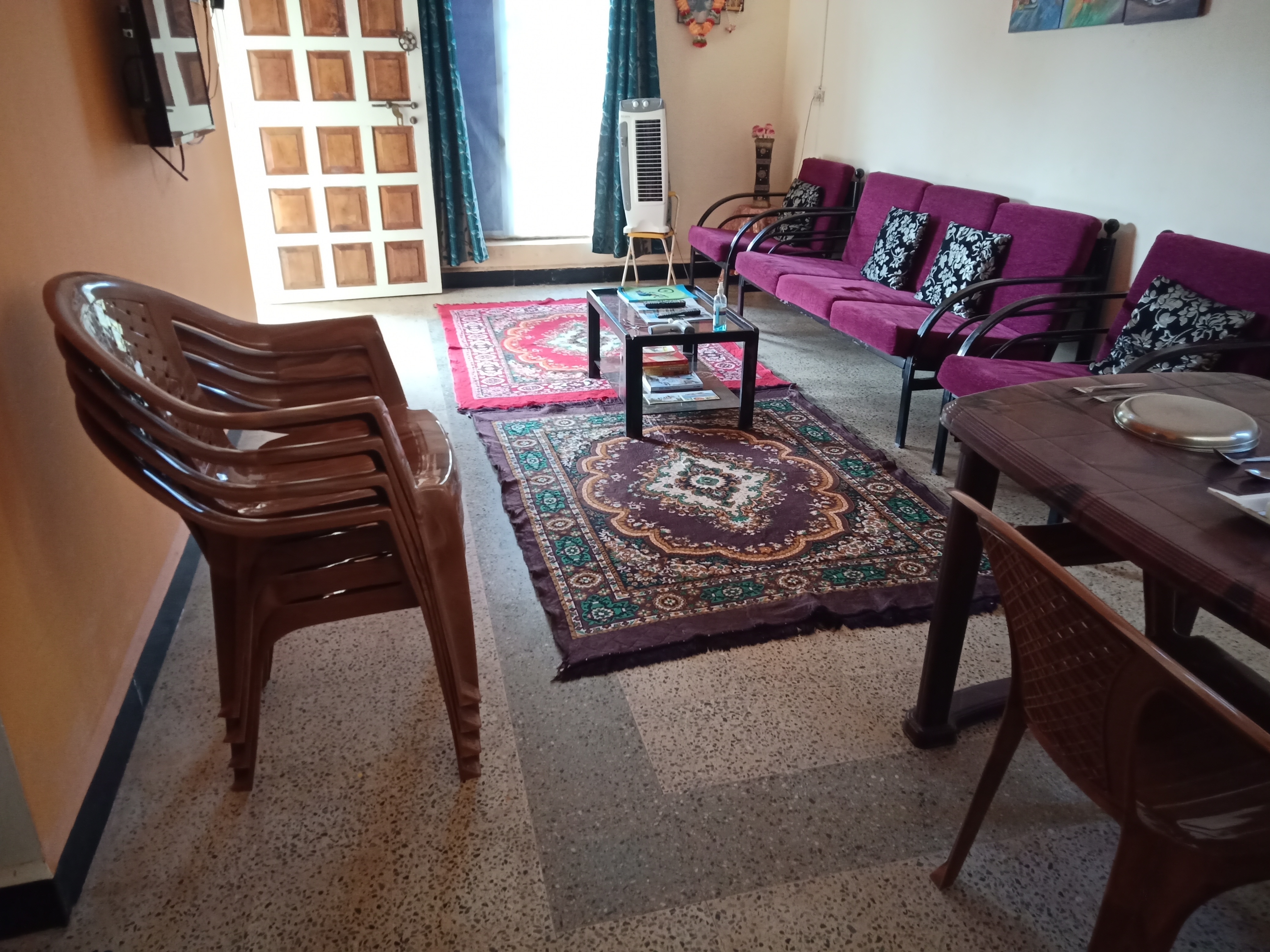 Tuka Maka - Tap to explore photos