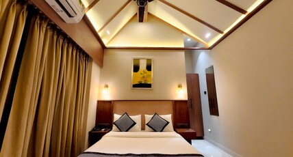The Falcon Inn - Byculla Room Type - Super Deluxe Room