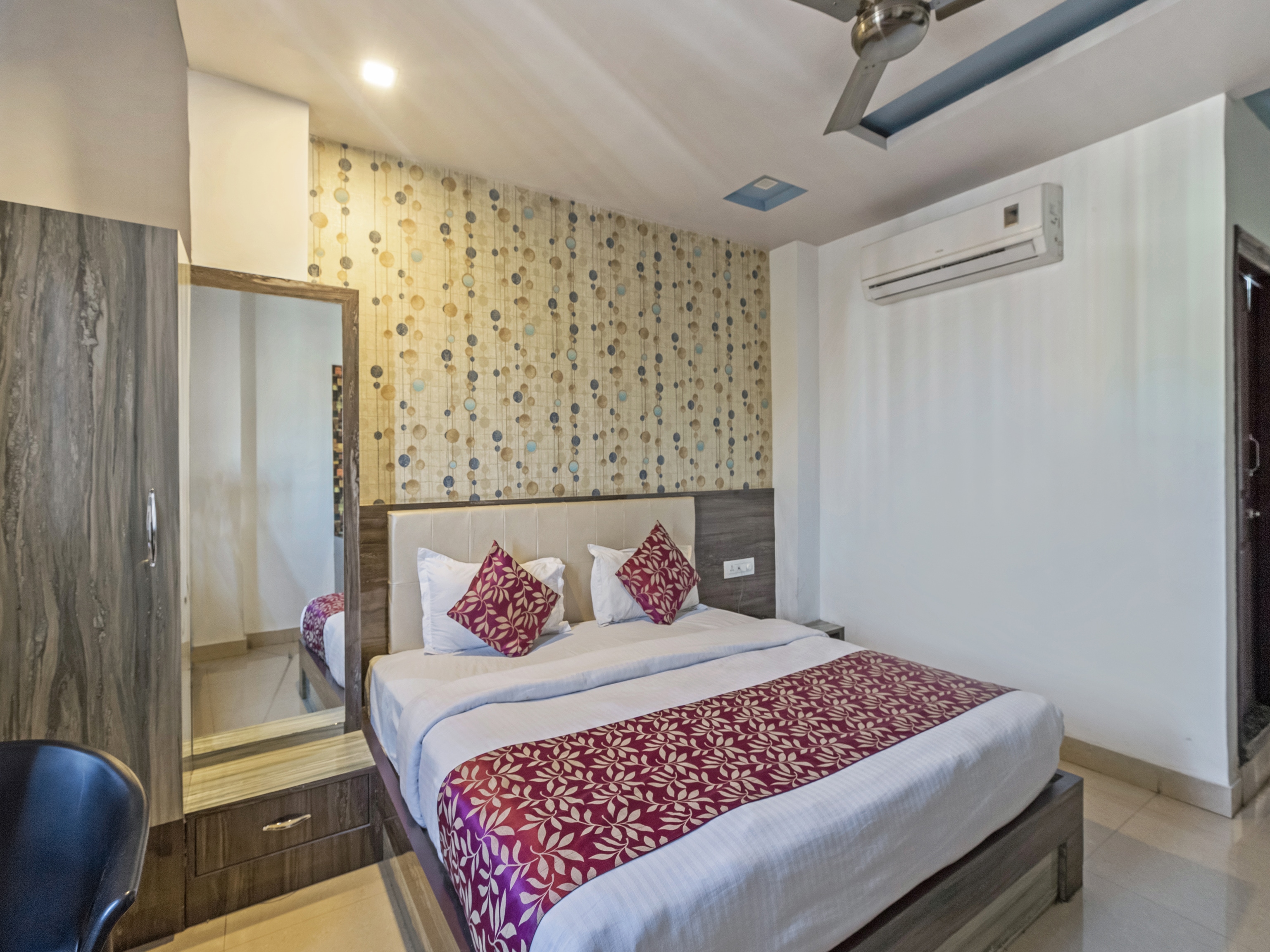 Shree Kailash Hotel & Restaurant - Tap to explore photos