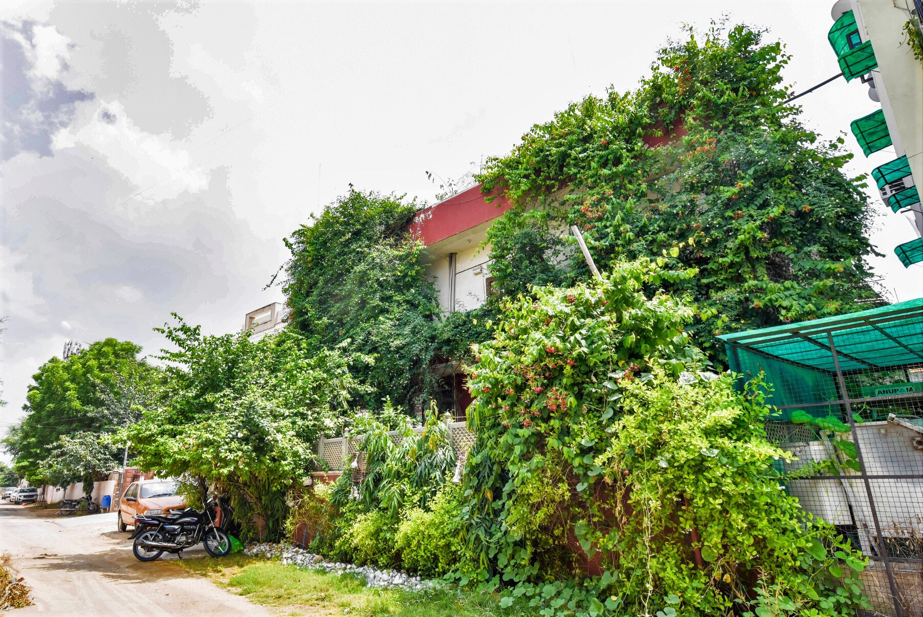 FabHotel Prime Harpalsar Heritage Haveli - Near Hawa Mahal - Tap to explore photos