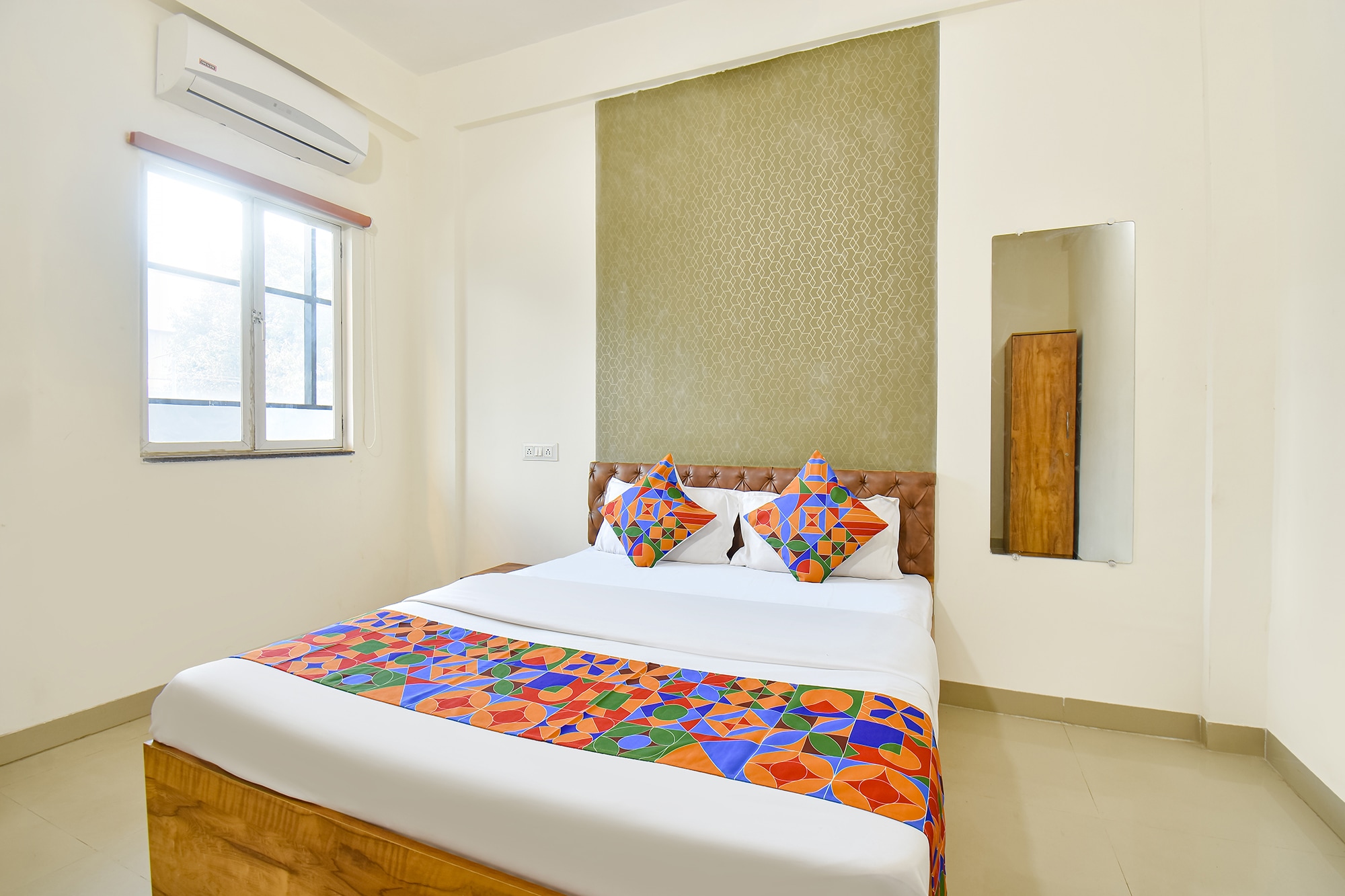 FabHotel Tiru Rooms - Tap to explore photos