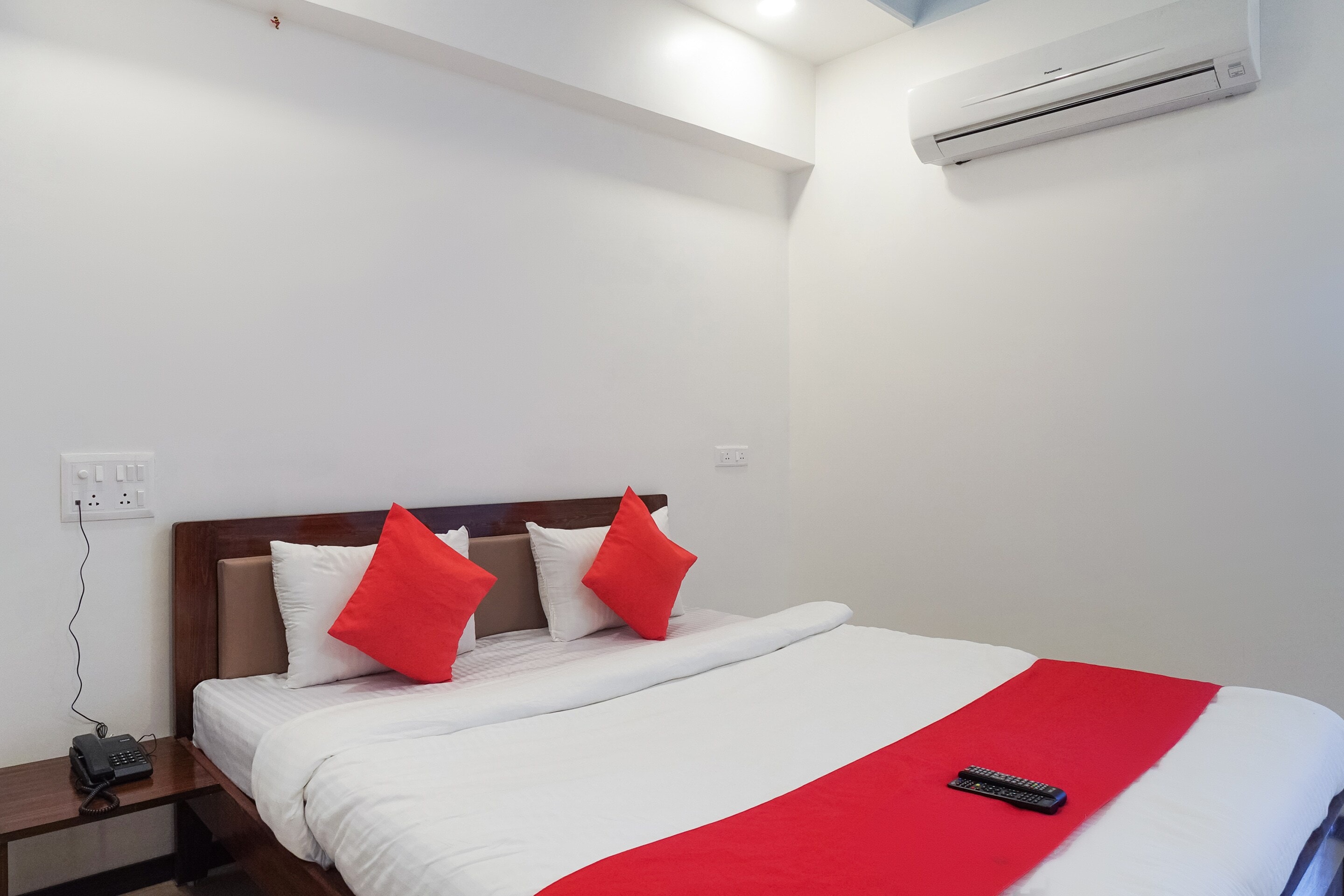 Hotel O Shivam - Tap to explore photos