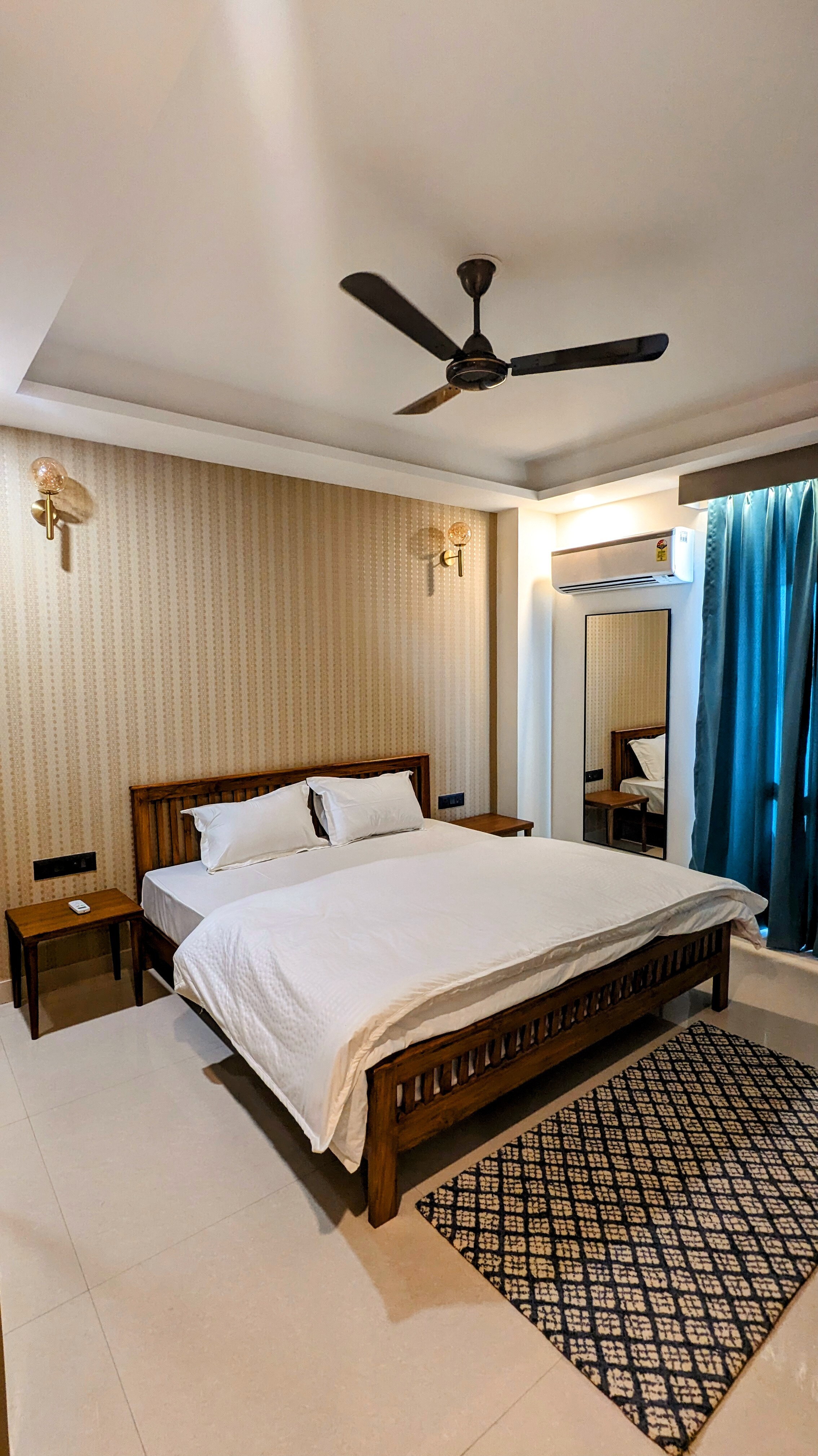 Rio - Spacious 1 bhk free parking and wi-fi - Tap to explore photos
