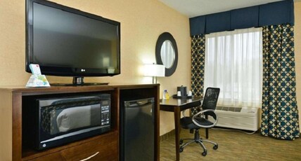 BEST WESTERN PLUS COLDWATER Room Type - 1 King Bed, Non-Smoking, Microwave And Refrigerator, Full Breakfast