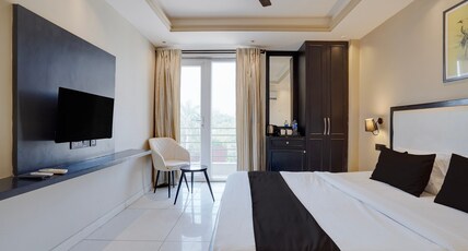 Townhouse Oak Udyog Vihar Room Type - Classic with Balcony