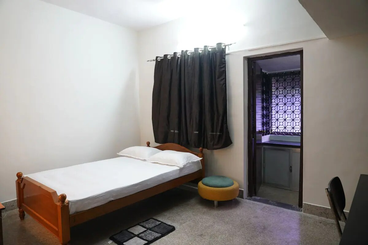 AHK2 Budget 2BHK 2Bath And Renovated - Tap to explore photos