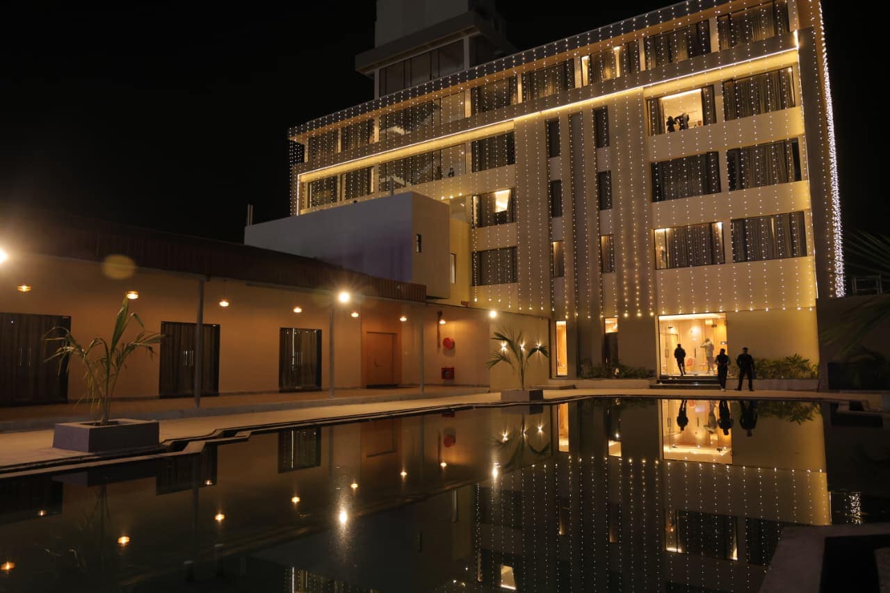 MANRATAN RESORT - Tap to explore photos