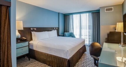 Crowne Plaza CHICAGO OHARE HOTEL & CONF CTR Room Type - 1 King Standard Comm Access Roll Shwr
