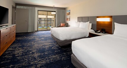 DoubleTree by Hilton Hotel Bakersfield Room Type - 1KING 2QUEEN 2BDRM NONSMOK