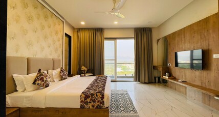 SURAMYA- A Luxury Boutique Hotel Room Type - CITYSCAPE ROOM WITH BALCONY