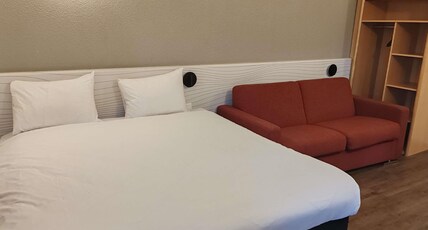ibis Styles Poissy Room Type - Standard Room with 1 double bed and 1 sofa