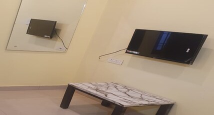 Earth Hotel Vadapalani Room Type - Deluxe room