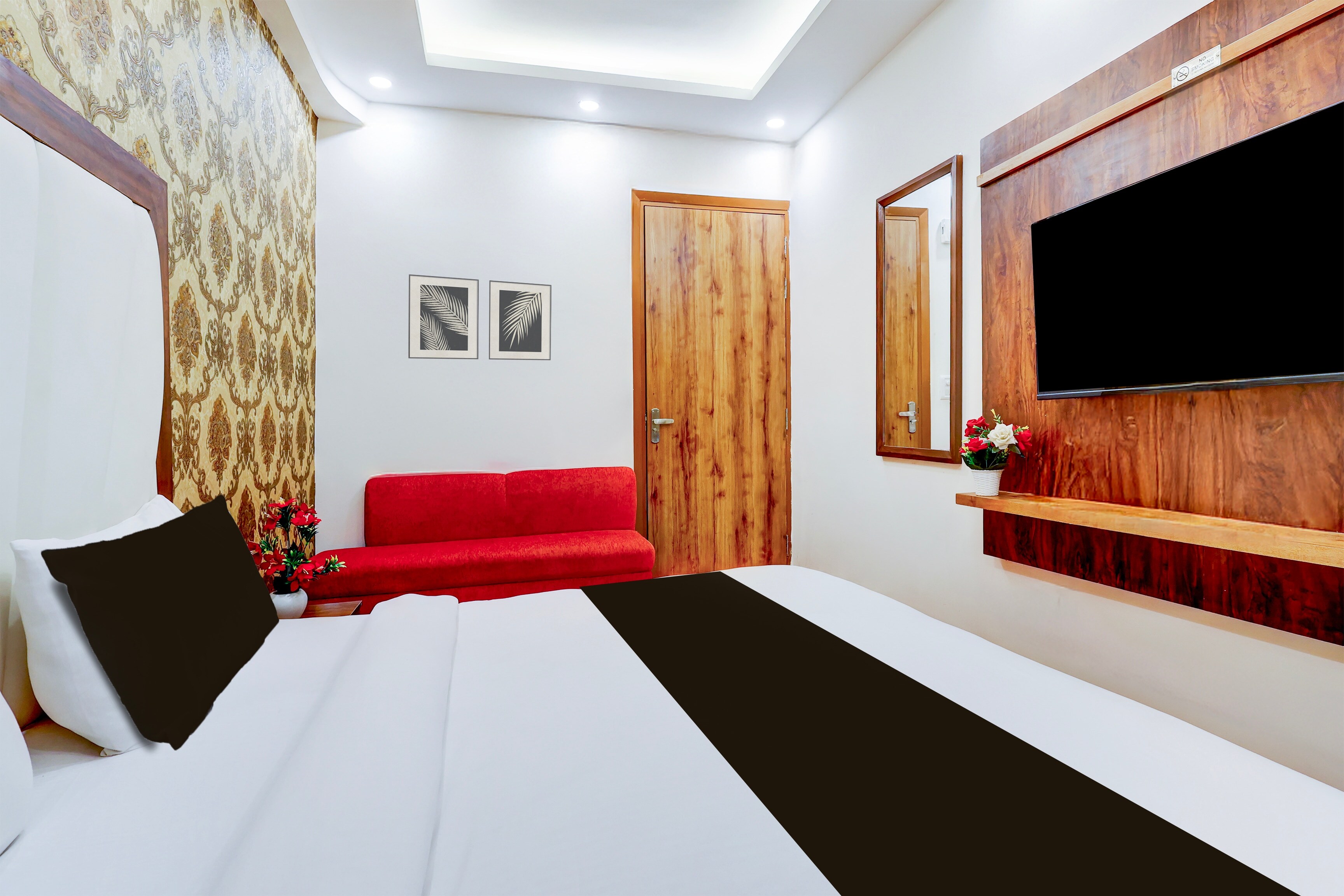 Hotel O SHREE JII LUXURY HOTEL - Tap to explore photos