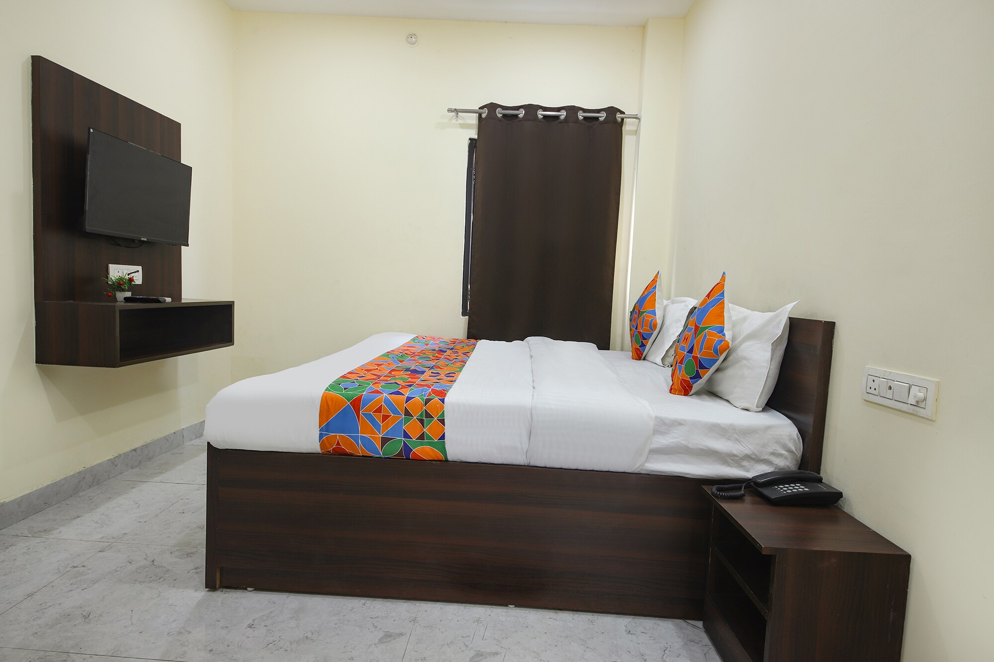 FabHotel Shree Vilas - Tap to explore photos