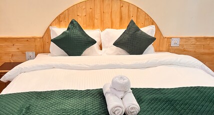 The Velvet Hills Manali Room Type - Deluxe Room with Bathtub