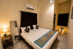 Address of Bag Benchers Hostel |50 Metres from Lake Pichola