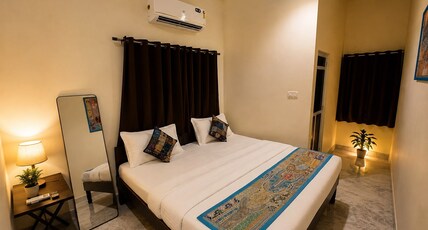 Bag Benchers Hostel |50 Metres from Lake Pichola Room Type - Superior Deluxe Room with Lake View