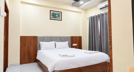 Bhigwan - Suyash Palace And Lodge Room Type - Deluxe King Room With Balcony