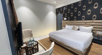 Dnyan Prabha Executive Room Type - Super Deluxe AC Room with Balcony
