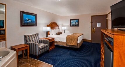 Best Western Valdez Harbor Inn Room Type - 1 Queen Bed, Non-Smoking, Whirlpool, Ocean View, Microwave And Refrigerator, Full Breakfast Best Western Valdez Harbor Inn Room Type - 1 Queen Bed, Non-Smoking, Whirlpool, Ocean View, Microwave And Refrigerator, Full Breakfast