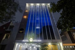 Townhouse OAK SRK White Inn Near Ragigudda Sri Prasanna Anjaneyaswamy Temple