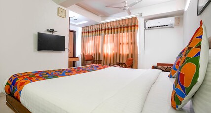 Hotel Shanti Sadan Room Type - Deluxe King Bed Room