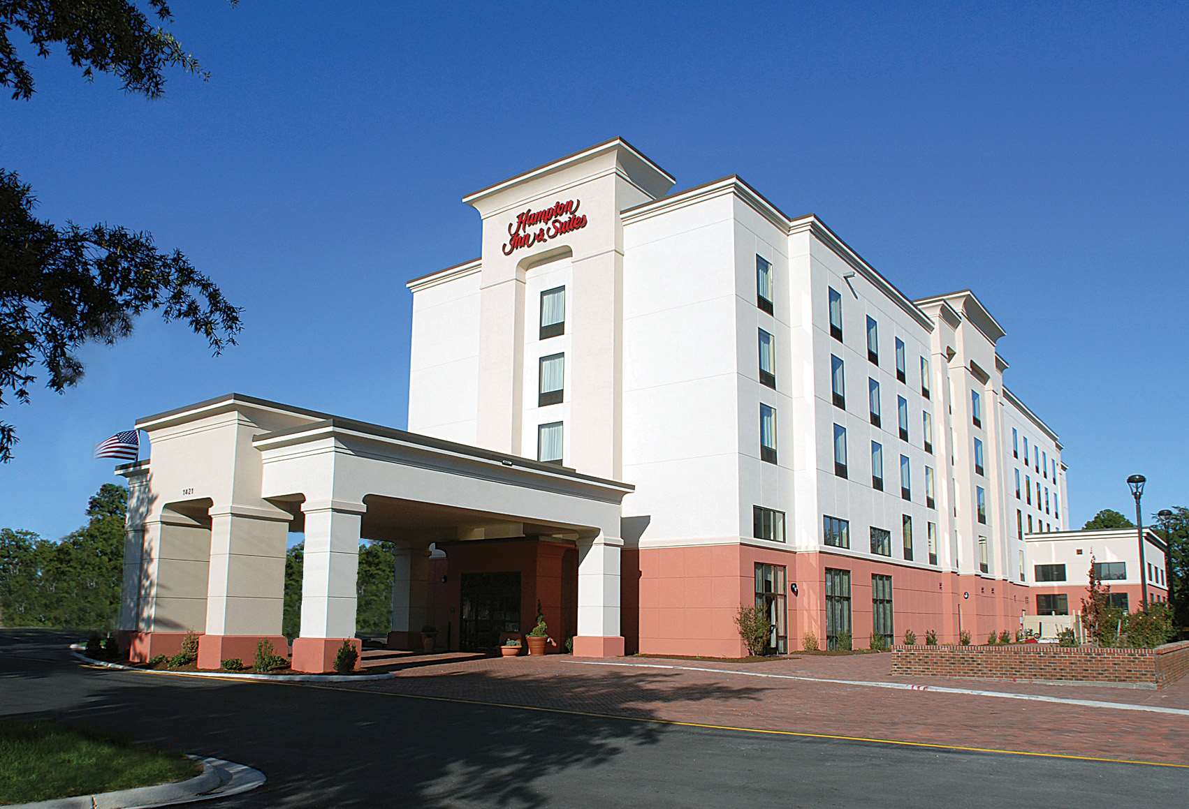 Hampton Inn & Suites Chesapeake-Battlefield Boulevard - Tap to explore photos