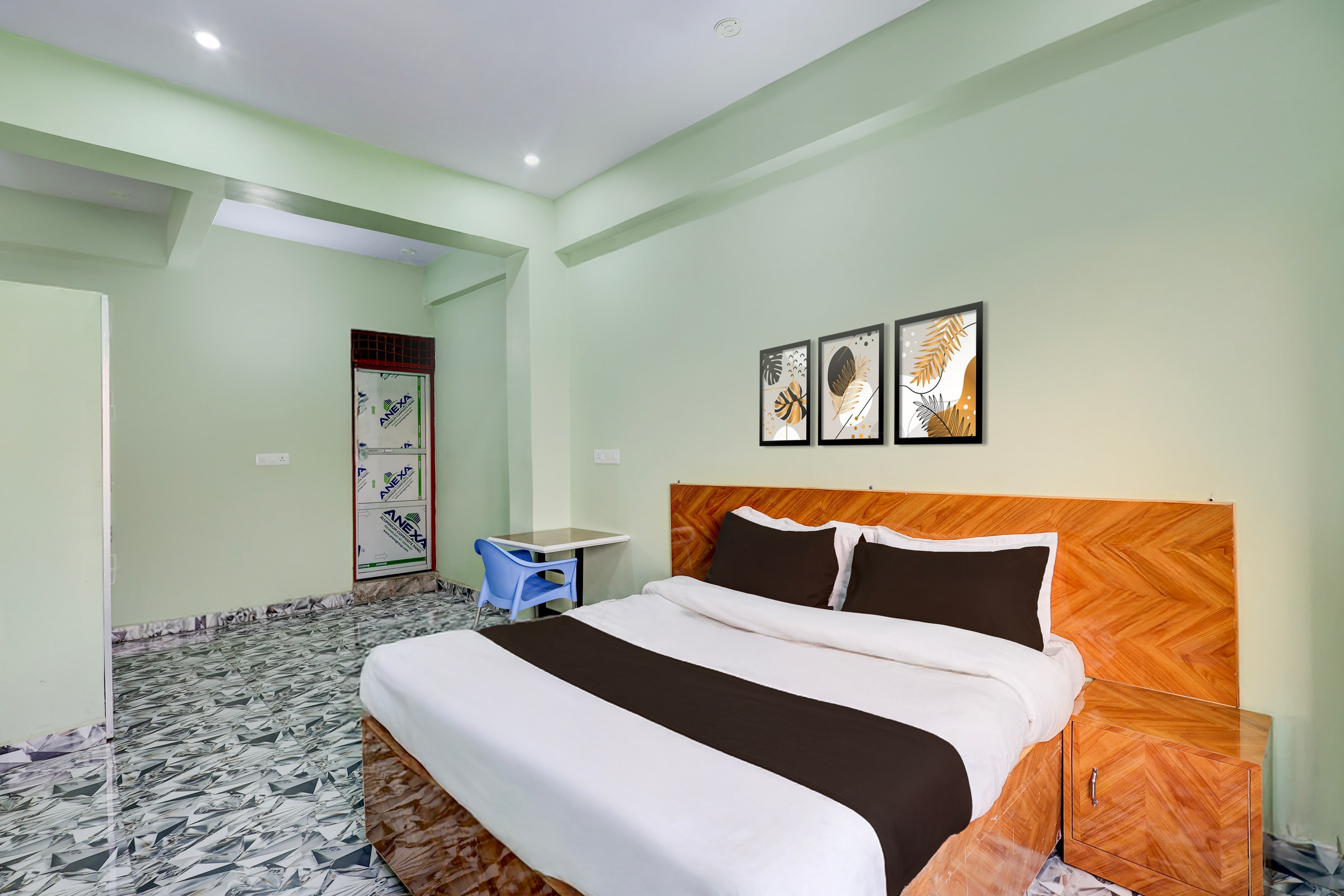 Hotel O by OYO The Royal King Hotel - Tap to explore photos