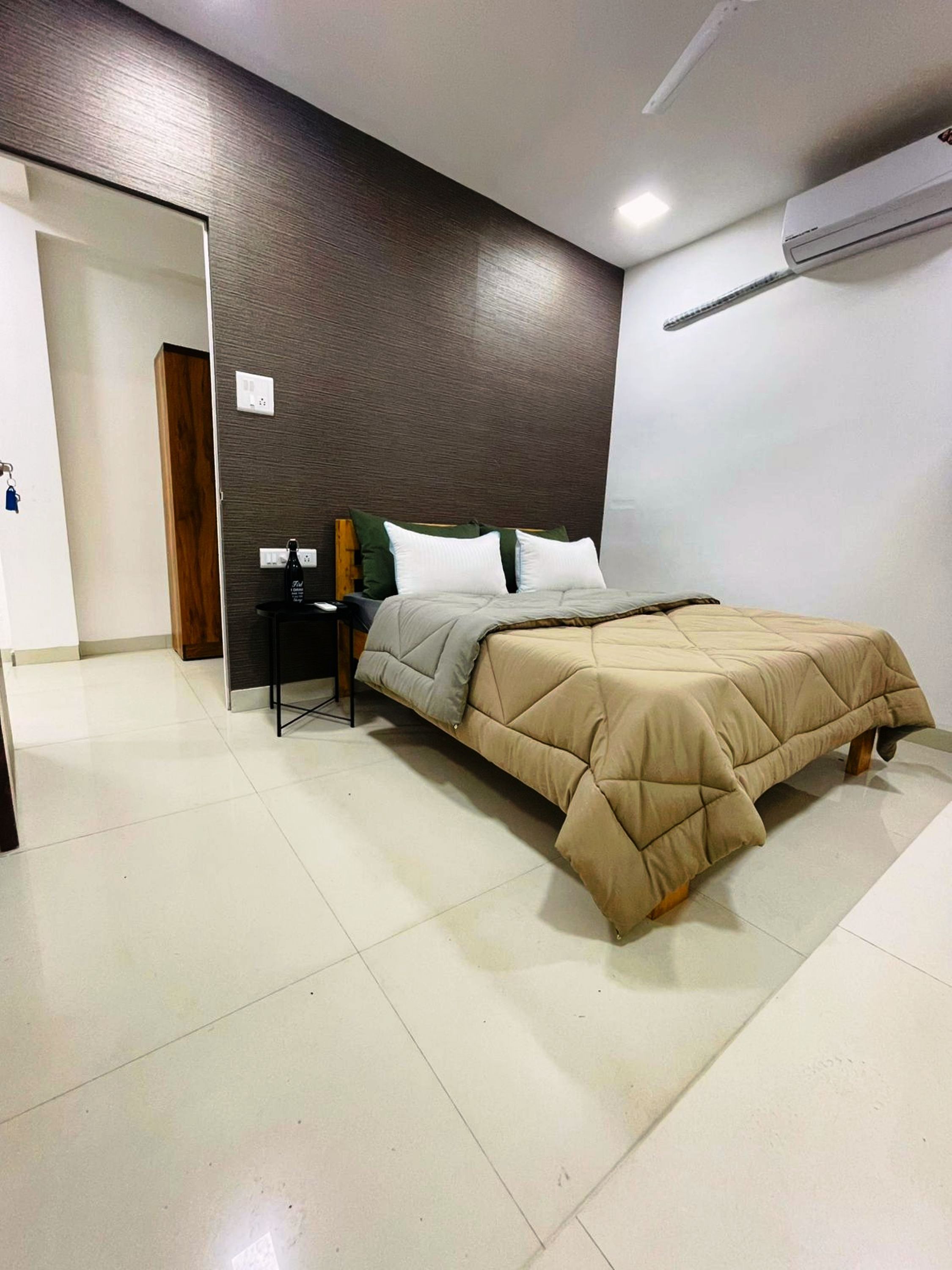 Stay Luxe by WishTree near Mumbai Airport - Tap to explore photos