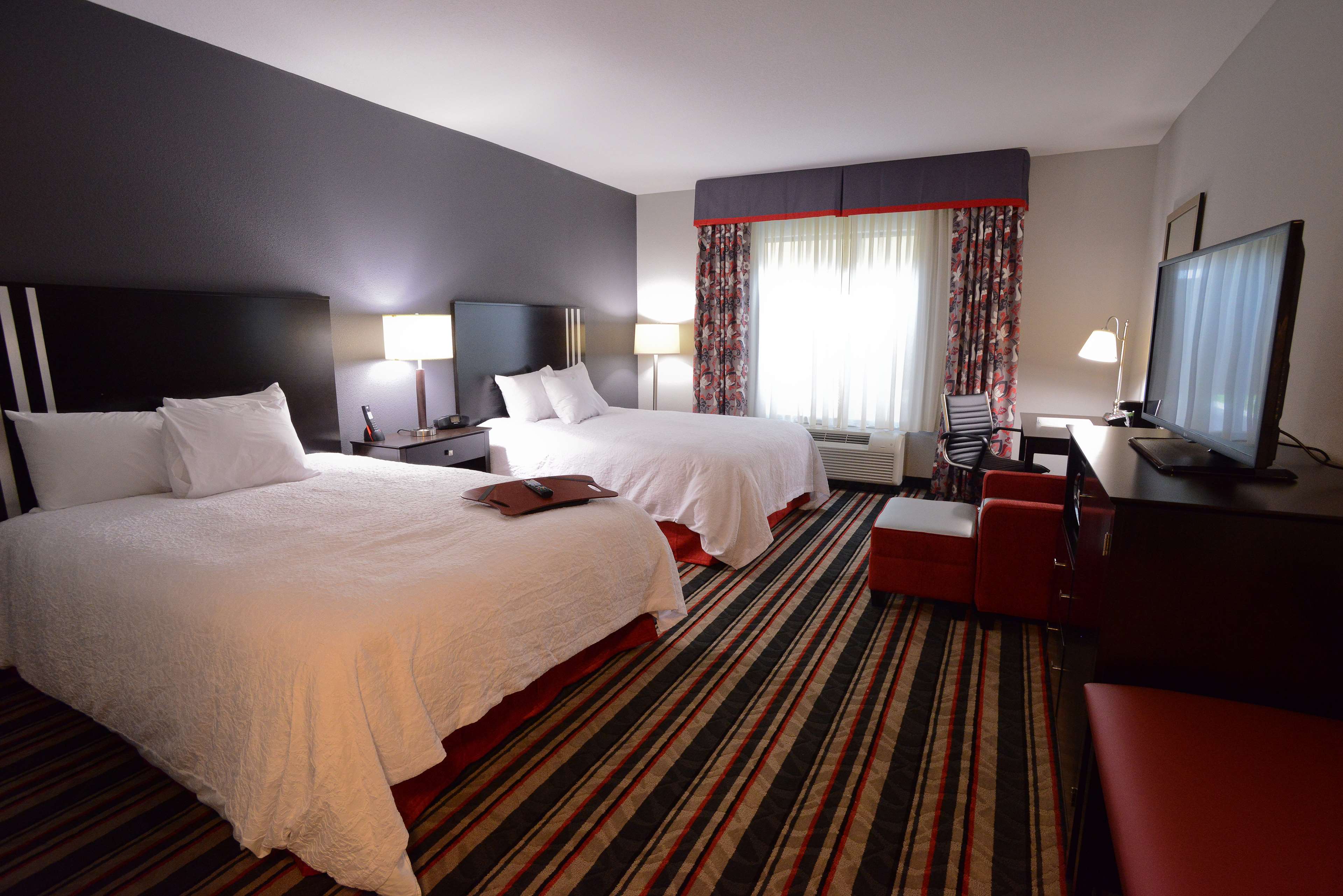 Hampton Inn & Suites by Hilton Albany At Albany Mall - Tap to explore photos
