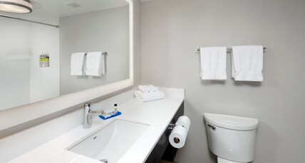 Holiday Inn Express MIDDLESBORO Room Type - 1 King Standard