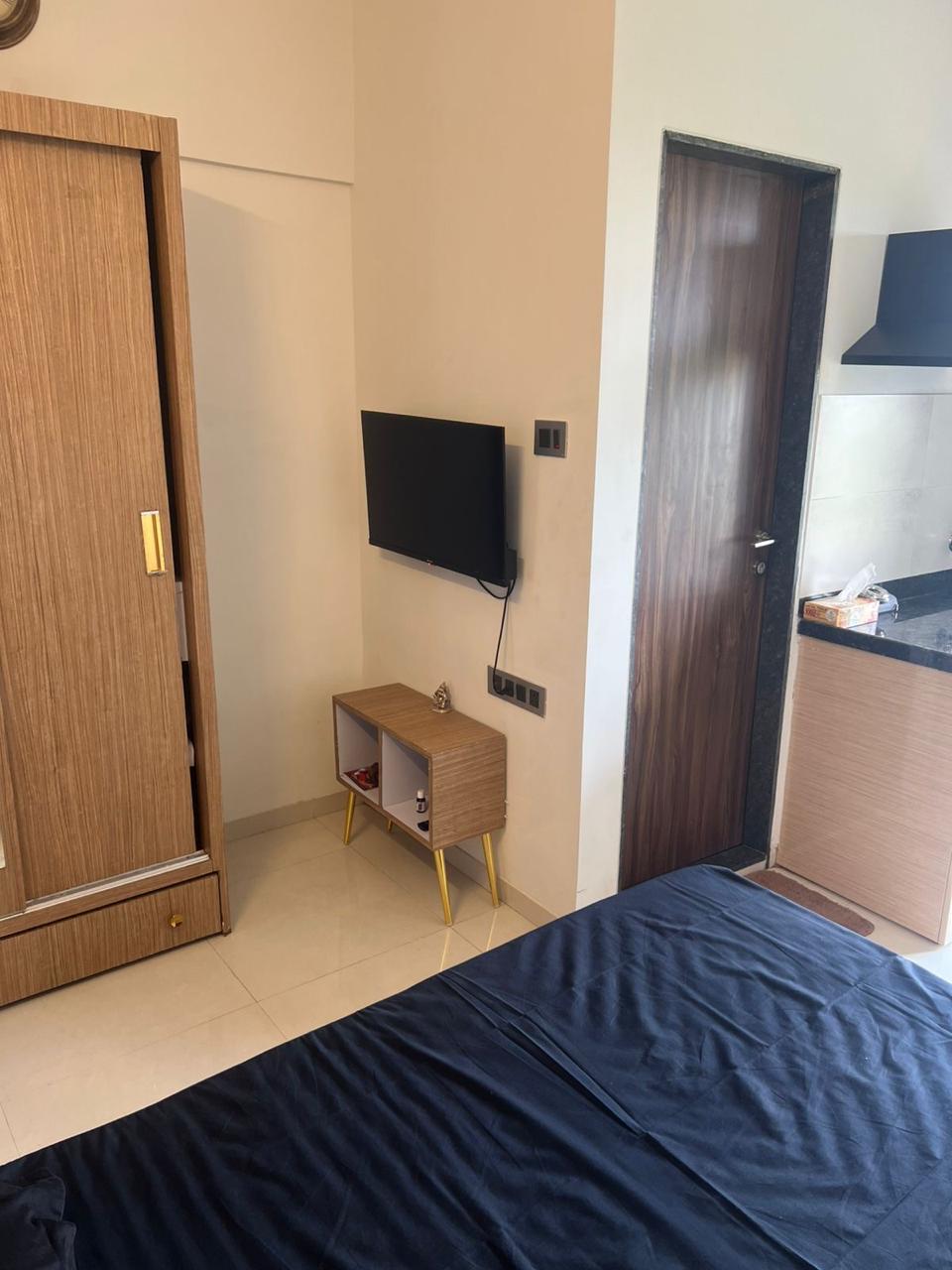 Studio Apartment near airport - Tap to explore photos