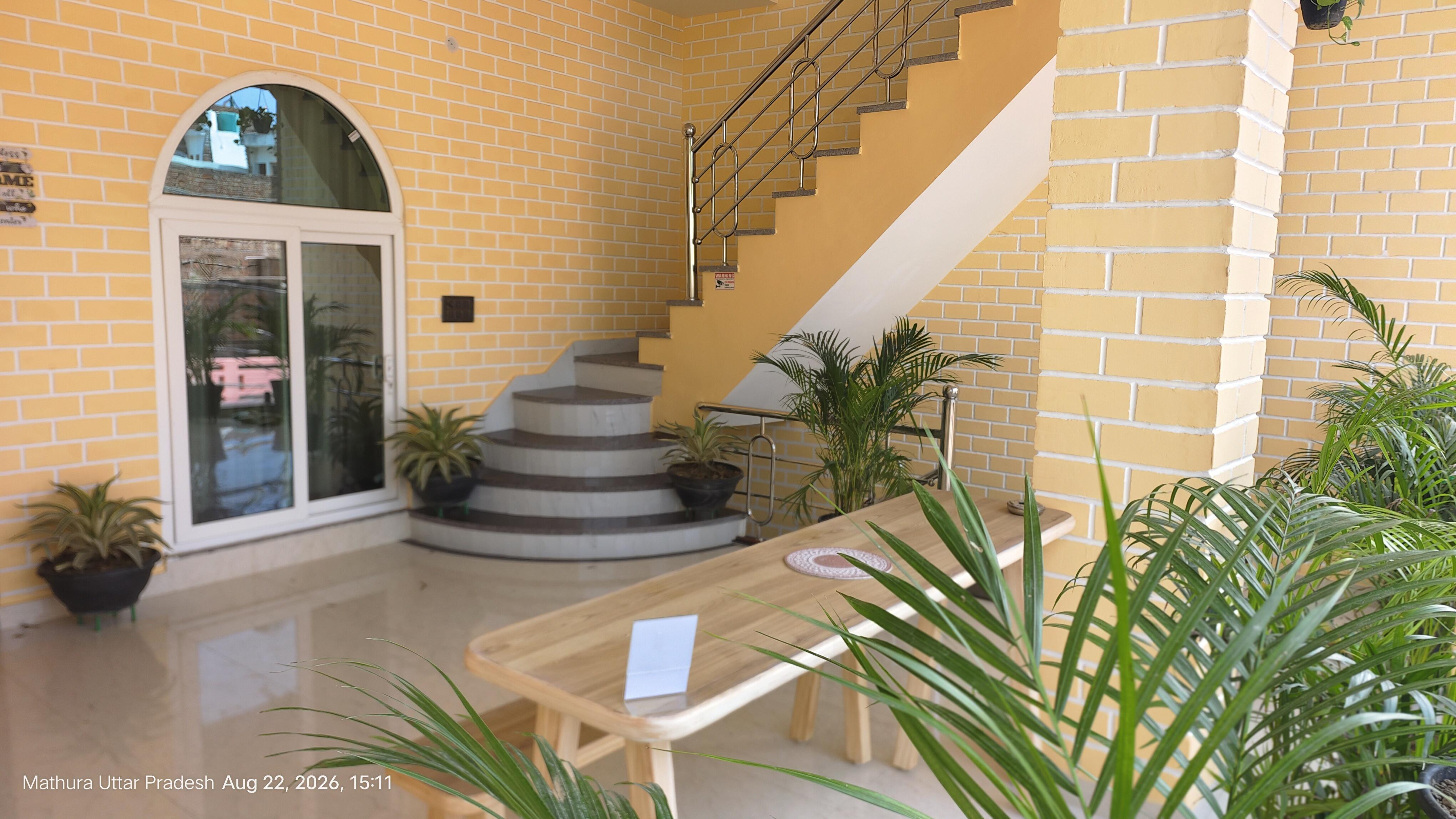 Krsna's Homestay - Tap to explore photos