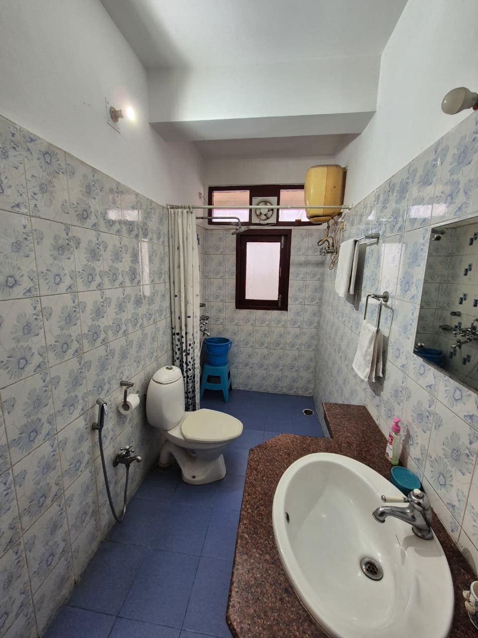 Shantiniketan Guest House - Tap to explore photos