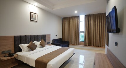 Hotel Krishna Inn. Room Type - Deluxe Double