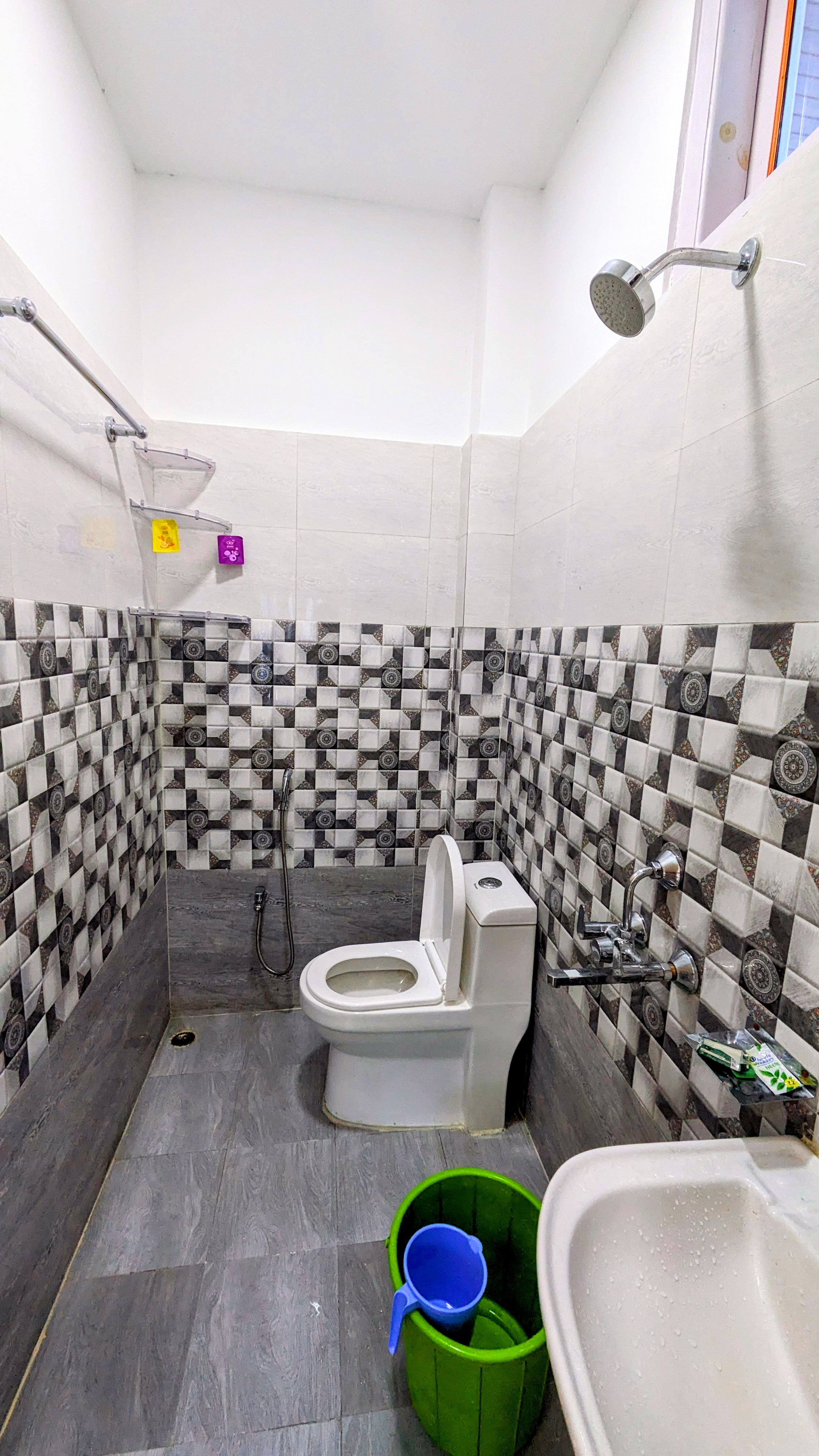 Tara Devi Homestay Dirang - Tap to explore photos