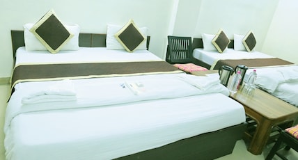 Hotel Comfort Inn Near Jawahar Circle Room Type - DELUXE FAMILY ROOM Hotel Comfort Inn Near Jawahar Circle Room Type - DELUXE FAMILY ROOM