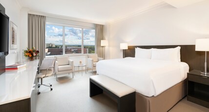 InterContinental CLEVELAND Room Type - 1 King Classic Separate Bath and Shower